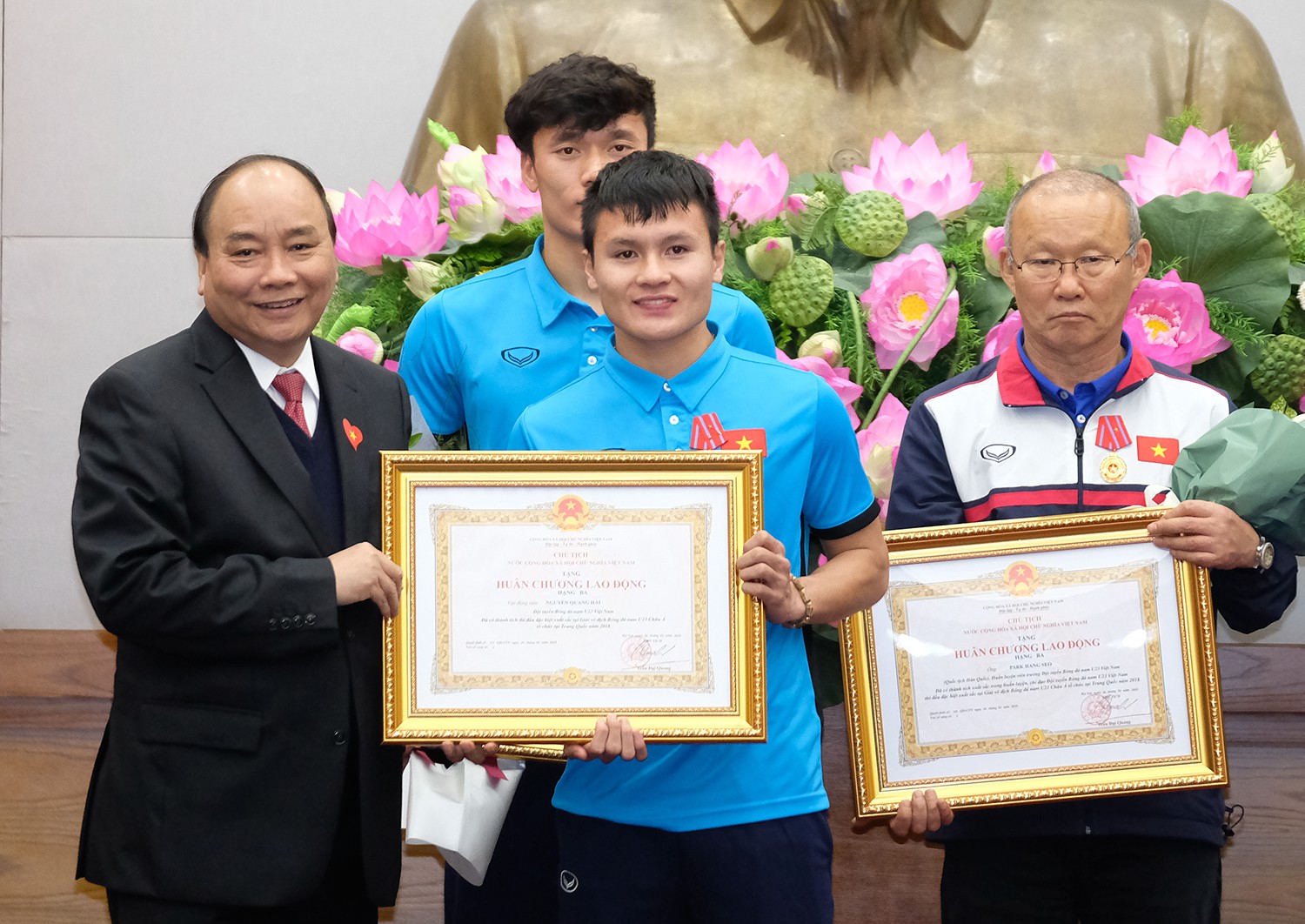 Thủ tướng: Chưa bao giờ c&oacute; niềm vui lớn như đ&oacute;n đội tuyển U23! - Ảnh 3.