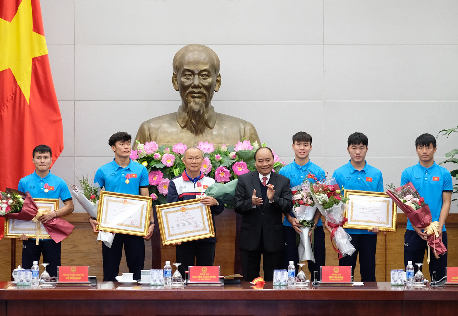 Thủ tướng: Chưa bao giờ c&oacute; niềm vui lớn như đ&oacute;n đội tuyển U23! - Ảnh 7.