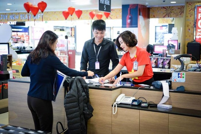 M&aacute;y bay chở U23 Việt Nam hạ c&aacute;nh l&uacute;c 13 giờ 05, muộn hơn dự kiến - Ảnh 2.