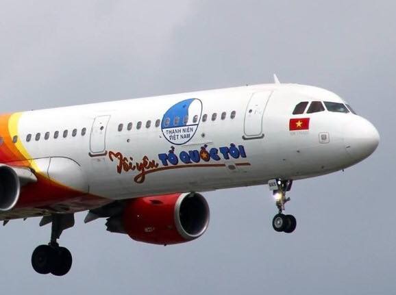 Máy bay chở U23 Việt Nam hạ cánh lúc 13 giờ 05, muộn hơn dự kiến