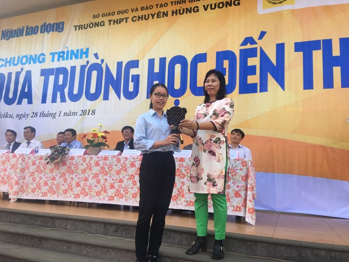 Đưa trường học đến th&iacute; sinh 2018 tại Gia Lai: Ng&agrave;nh CNTT dễ bị đ&agrave;o thải? - Ảnh 12.