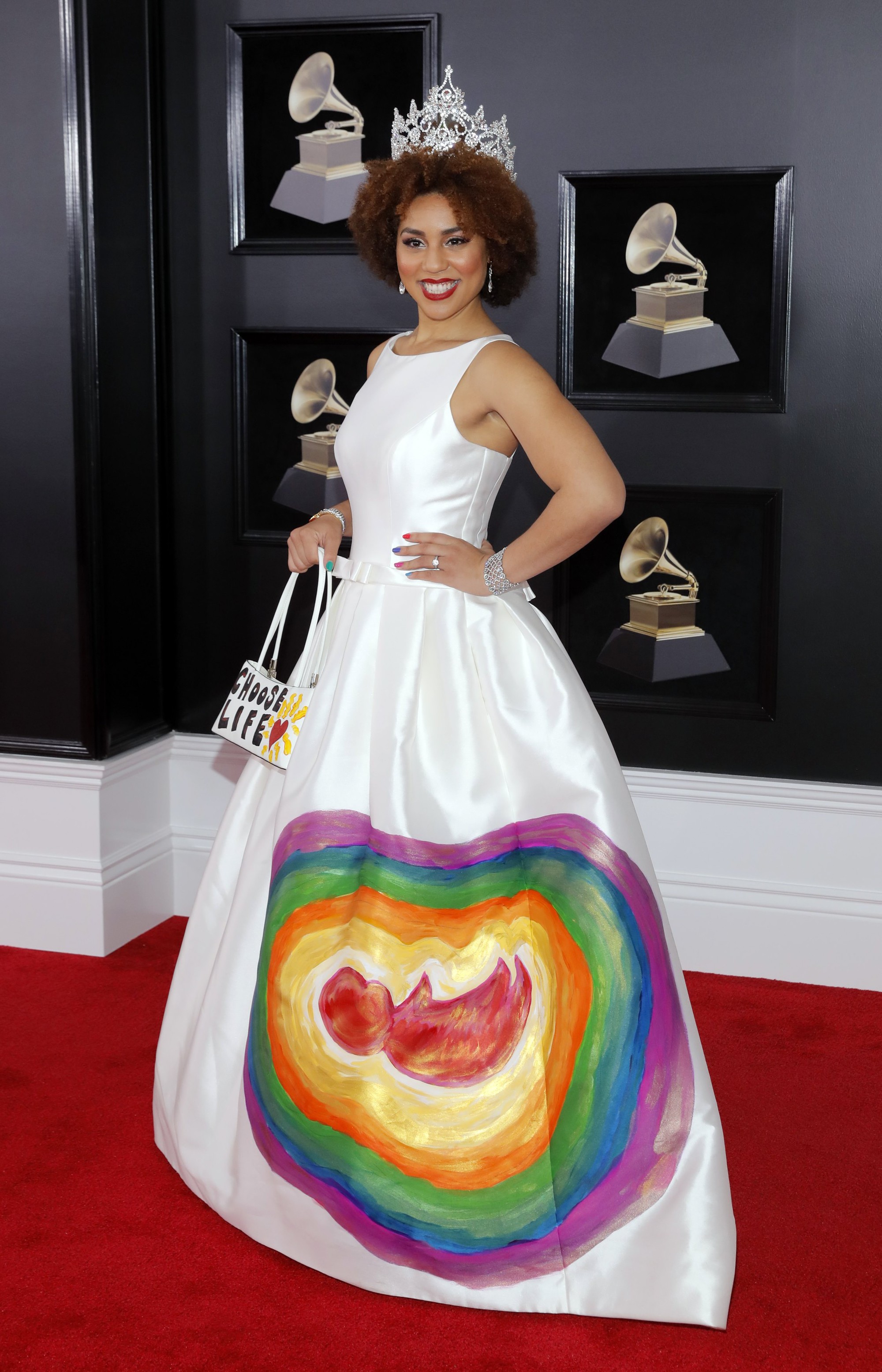 Hoa hồng trắng ngập thảm đỏ Grammy 2018 - Ảnh 9.