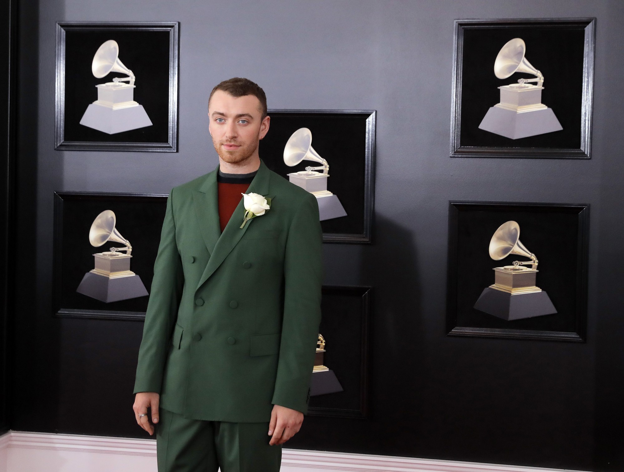 Hoa hồng trắng ngập thảm đỏ Grammy 2018 - Ảnh 6.