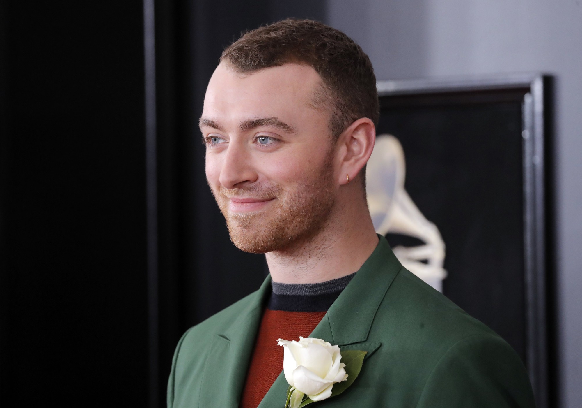 Hoa hồng trắng ngập thảm đỏ Grammy 2018 - Ảnh 5.