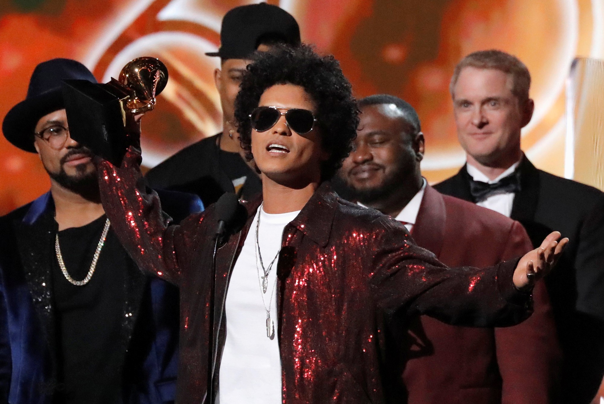 Grammy 2018: Bruno Mars gom hết giải quan trọng!