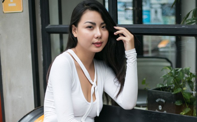 Người mẫu mặc bikini tr&ecirc;n chuy&ecirc;n cơ chở U23 Việt Nam thanh minh - Ảnh 3.