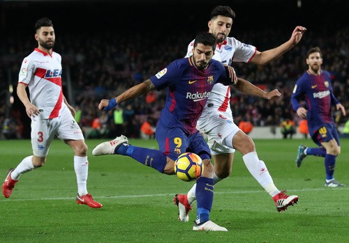Song s&aacute;t lập c&ocirc;ng, Barcelona tăng tốc ng&ocirc;i đầu La Liga - Ảnh 4.