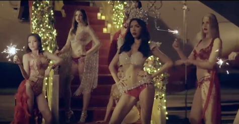 Ai bảo vệ người mẫu sau sự cố bikini trên máy bay chở tuyển U23 VN? - Ảnh 2.