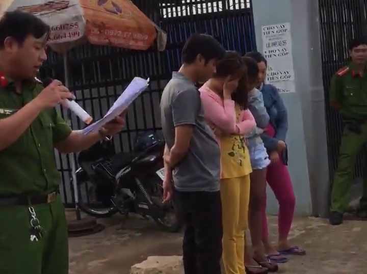 B&ecirc;u riếu người mua, b&aacute;n d&acirc;m giữa phố: Phản nh&acirc;n văn! - Ảnh 1.
