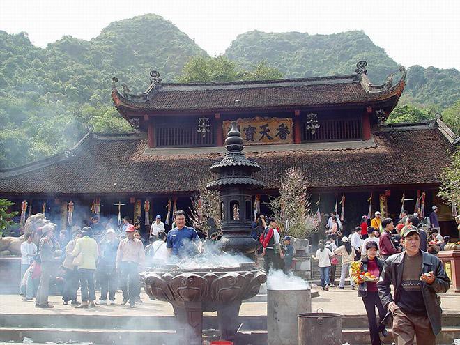 Xi&ecirc;u l&ograve;ng với những cảnh đẹp n&ecirc;n thơ ở ch&ugrave;a Hương  - Ảnh 2.