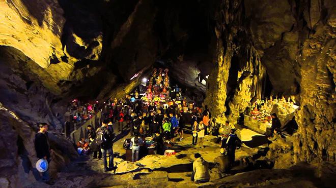 Xi&ecirc;u l&ograve;ng với những cảnh đẹp n&ecirc;n thơ ở ch&ugrave;a Hương  - Ảnh 7.