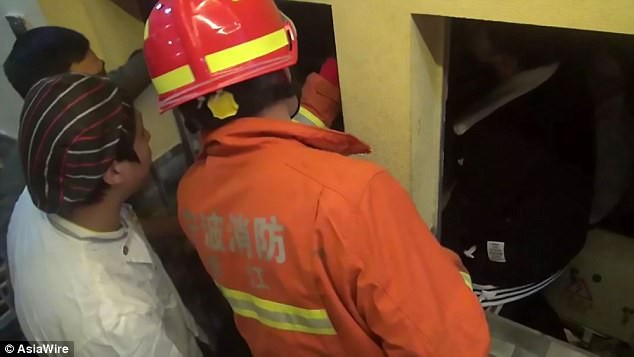Nhân viên phục vụ bị thang máy kẹp chết - Ảnh 4.