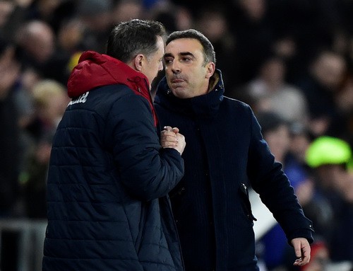 HLV Wenger nổi đi&ecirc;n với h&agrave;ng thủ Arsenal sau trận thua Swansea - Ảnh 2.
