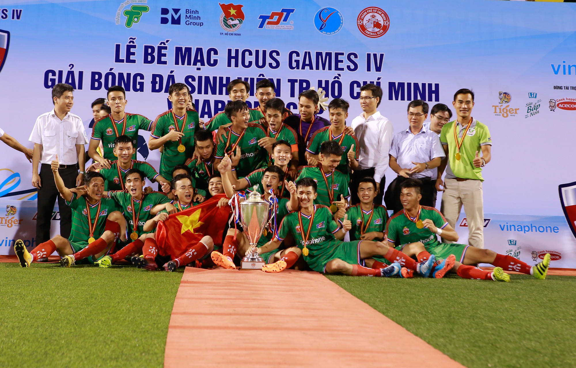 Cựu sao M.U ngạc nhi&ecirc;n khi xem giải Sinh vi&ecirc;n TP HCM - Ảnh 4.
