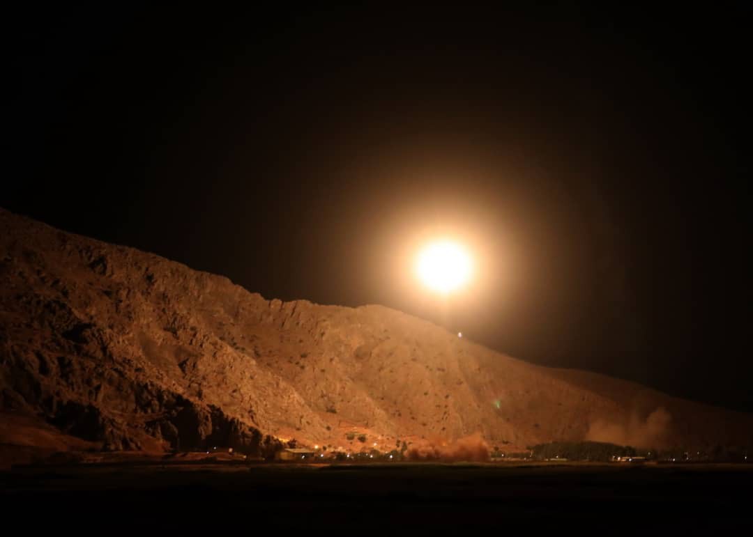 Iran bất ngờ tr&uacute;t t&ecirc;n lửa đạn đạo v&agrave;o Syria - Ảnh 2.