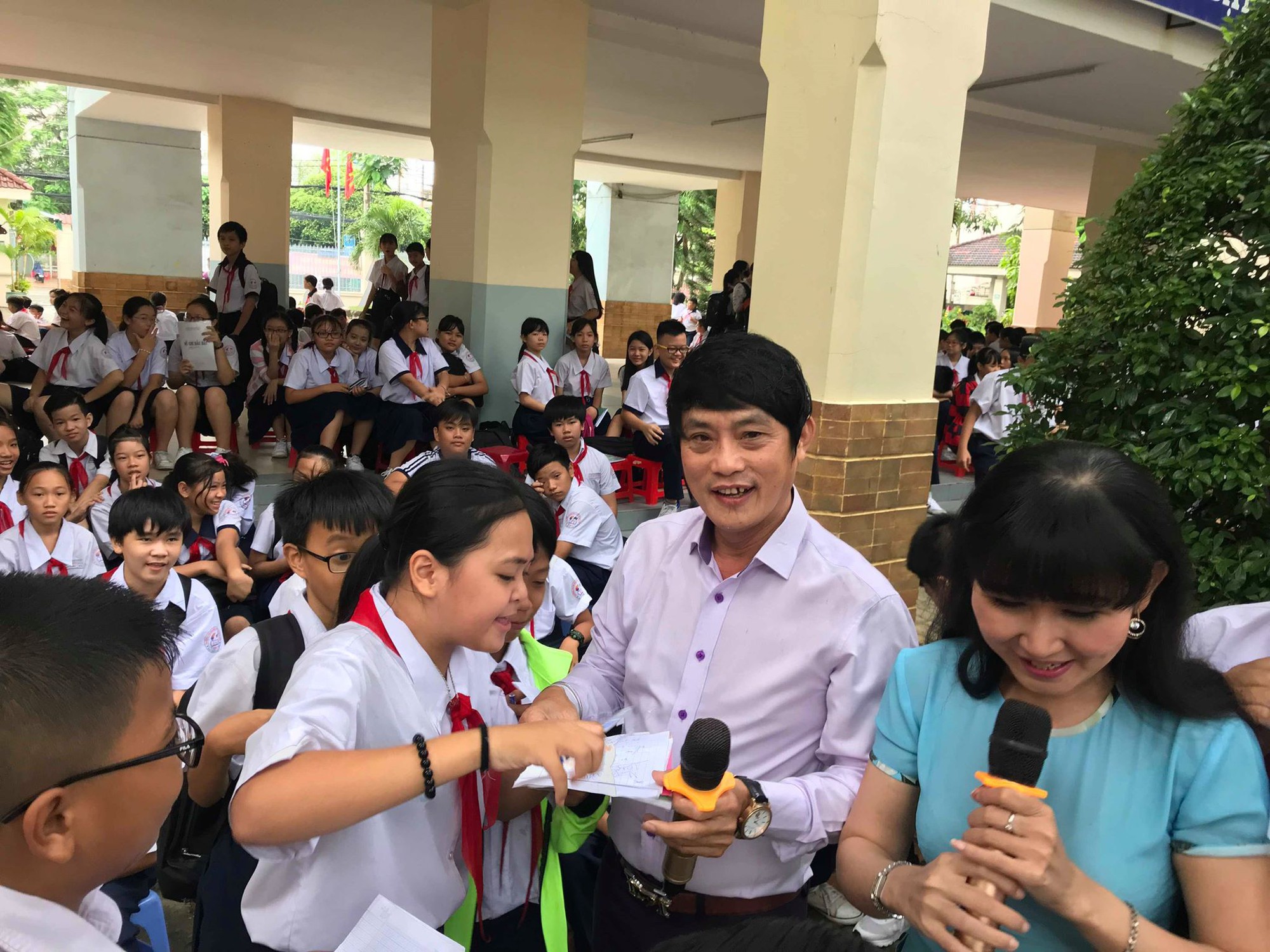 "Kép độc" Khánh Tuấn hút hồn khán giả khi thể hiện tác phẩm "Hòn đất"