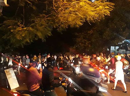 Vụ phong tỏa, triển khai bắn tỉa: Đối tượng cố thủ trong nhà đến đêm - Ảnh 4.