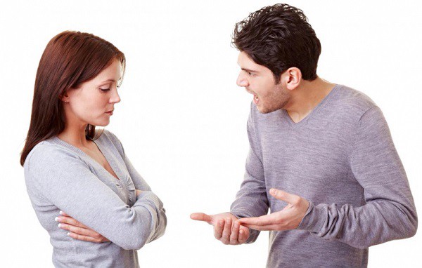 Với đ&agrave;n &ocirc;ng gia trưởng, cam chịu hay v&ugrave;ng l&ecirc;n? - Ảnh 1.