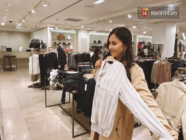 Hoa hậu Tiểu Vy mặt mộc dạo phố Paris - Ảnh 13.