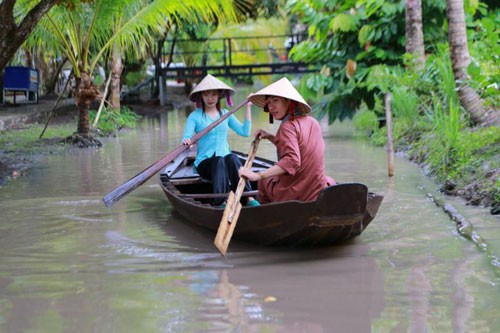 Tìm hướng cho nông dân làm du lịch