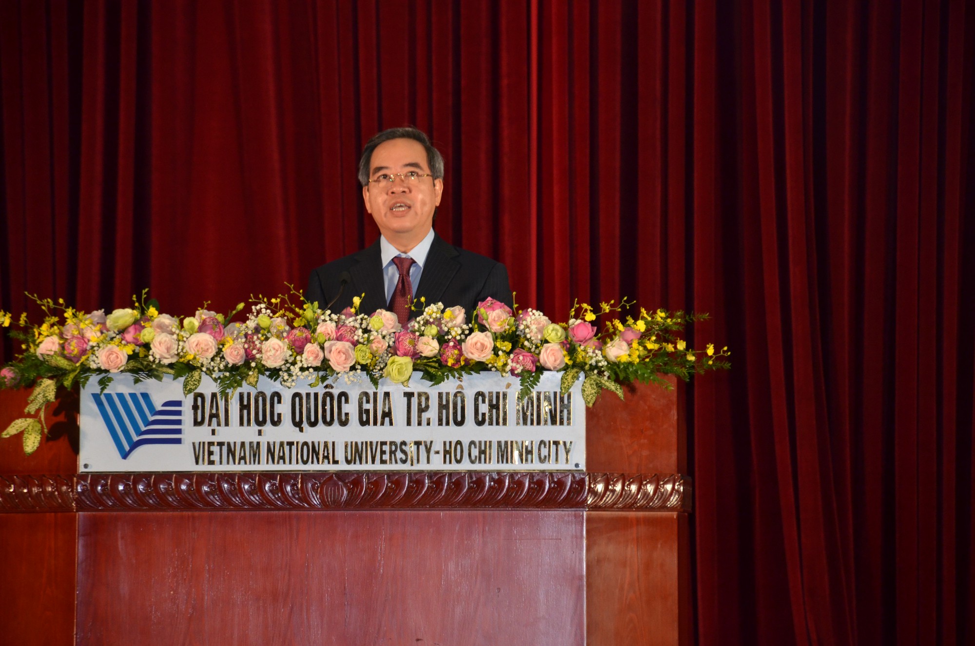 Trưởng ban Kinh tế Trung ương: Sinh vi&ecirc;n l&agrave; những người gi&agrave;u nhất - Ảnh 2.