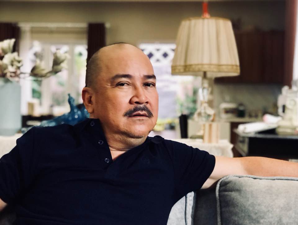 Nghệ sĩ Hoàng Sơn mua trả góp nhẫn cưới
