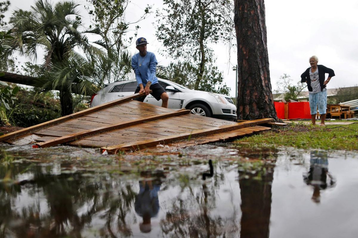 Mỹ: Cận cảnh &ldquo;b&atilde;o khủng khiếp nhất 100 năm&rdquo; c&agrave;n qu&eacute;t bang Florida - Ảnh 8.
