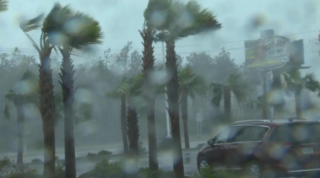 Mỹ: B&atilde;o Michael tr&uacute;t thiệt hại kh&ocirc;ng thể tưởng tượng xuống Florida - Ảnh 9.