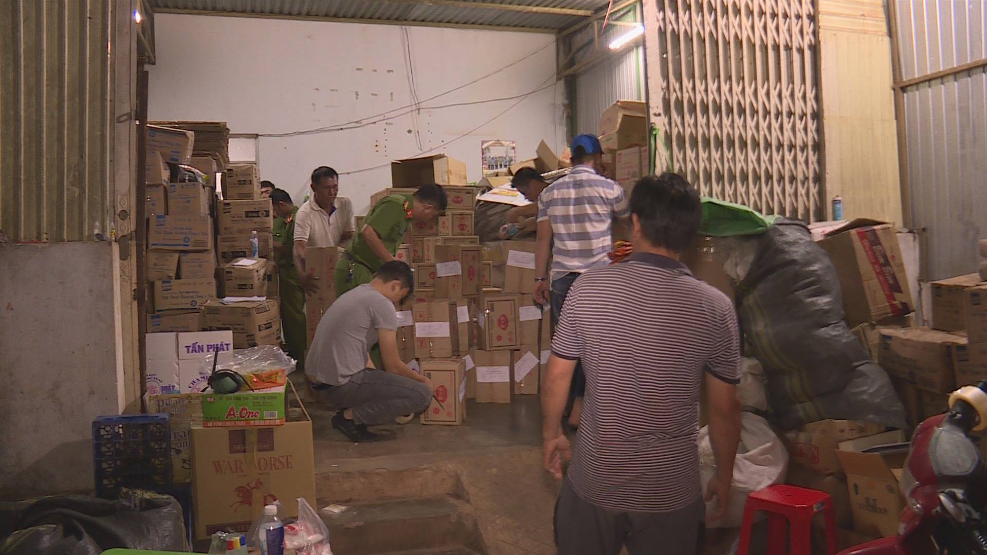 Hơn 10 tấn bột ngọt, hạt nêm không rõ nguồn gốc sắp tuồn ra thị trường