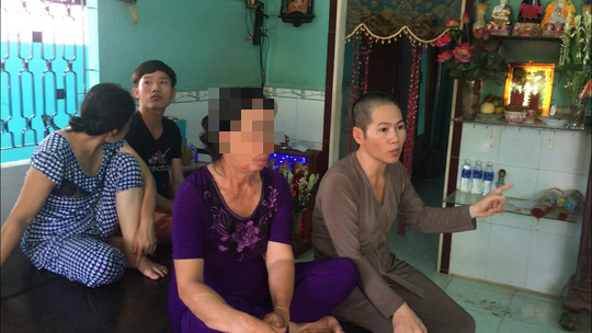 Nữ “thần y” có tên “Ông Cóc” và gia đình chống đối ngành chức năng - Ảnh 2.