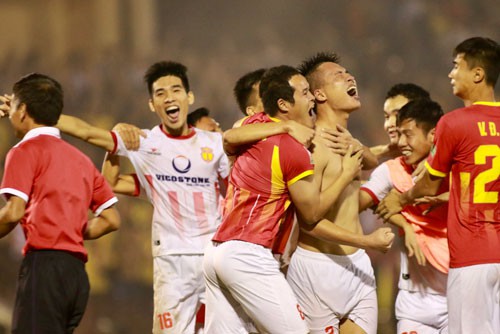 Nam Định trụ hạng nghẹt thở