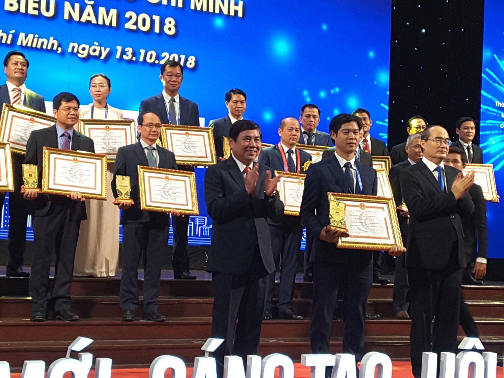 Tôn vinh 100 doanh nhân, doanh nghiệp TP HCM