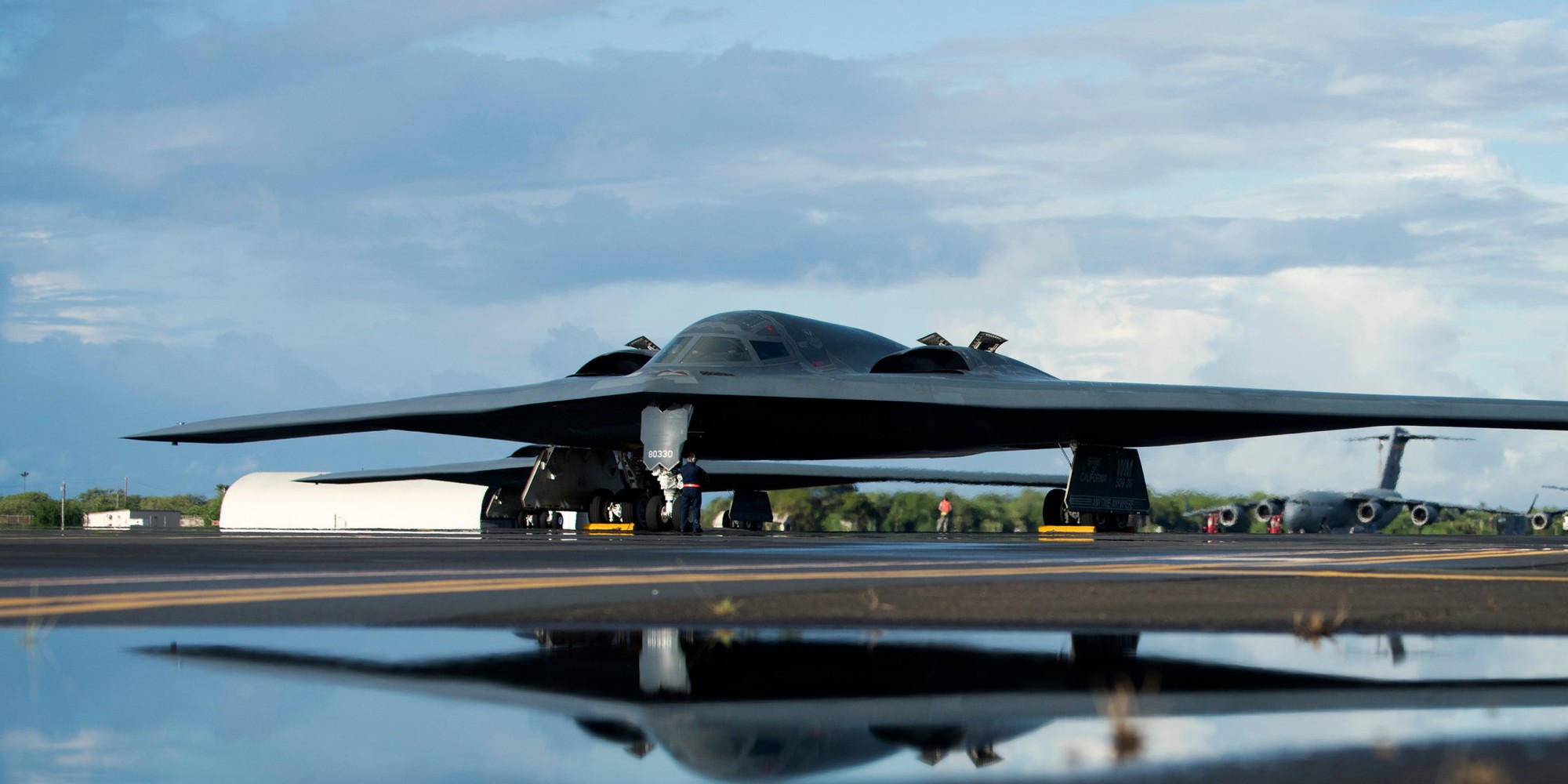 Sau B-2, Mỹ triển khai máy bay ném bom nào "trấn" Trung Quốc?