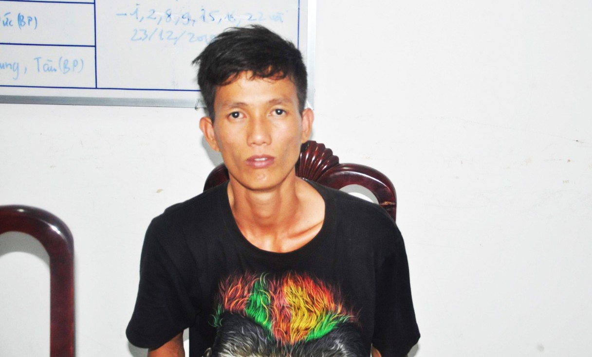 Bắt đối tượng trộm tài sản của du khách đi dạo biển