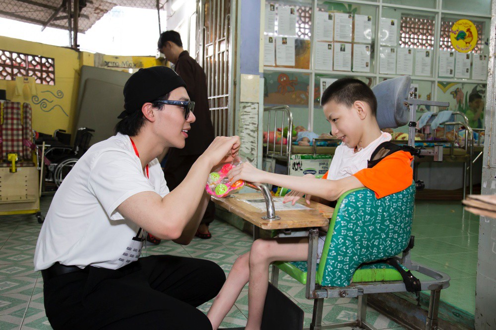 Mốc 21 tuổi &yacute; nghĩa của ca sĩ Erik - Ảnh 6.