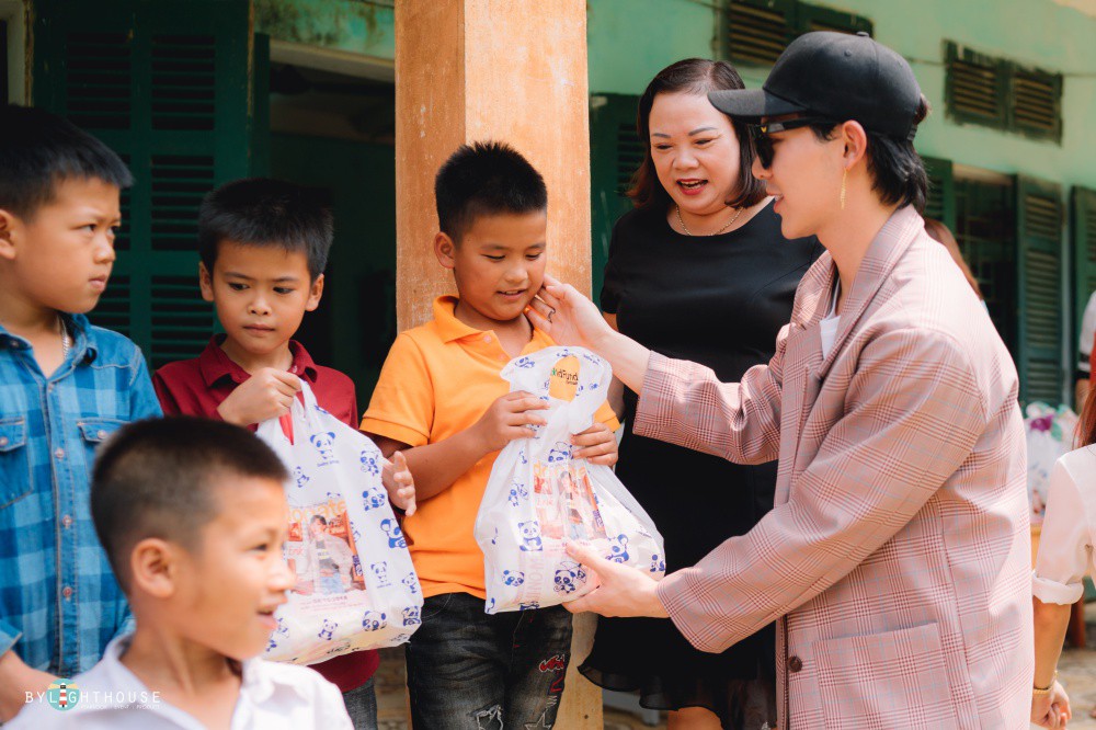 Mốc 21 tuổi ý nghĩa của ca sĩ Erik