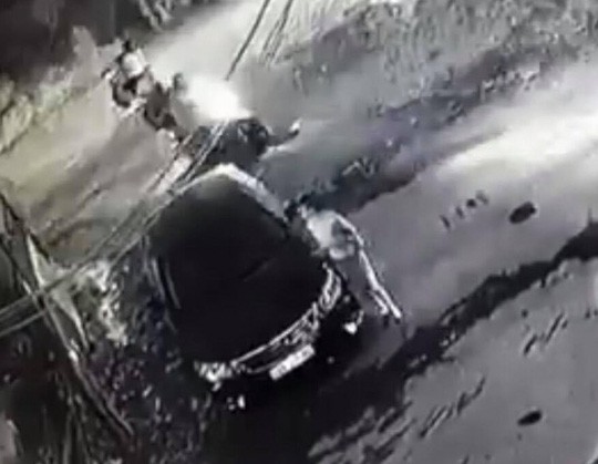 Khởi tố vụ án quý bà cào xước xe Camry để trả thù - Ảnh 1.