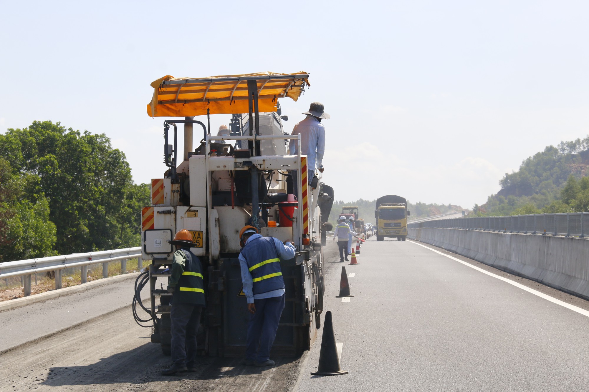 Cao tốc Đ&agrave; Nẵng &ndash; Quảng Ng&atilde;i được sửa chữa ra sao? - Ảnh 1.