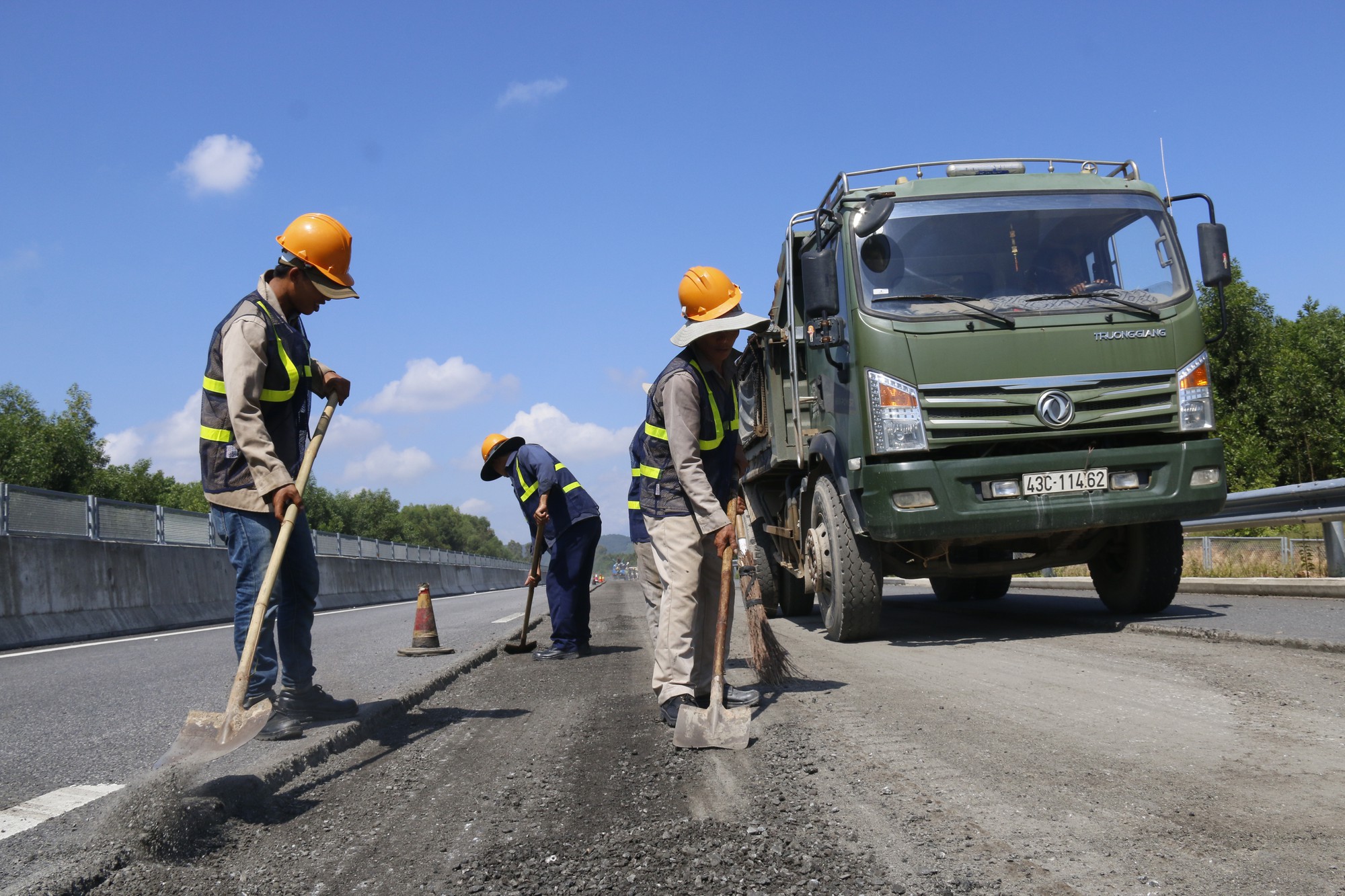 Cao tốc Đ&agrave; Nẵng &ndash; Quảng Ng&atilde;i được sửa chữa ra sao? - Ảnh 8.