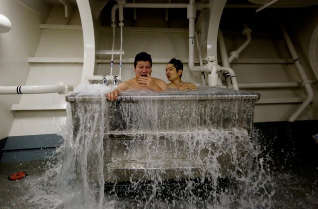 Tàu sân bay… sạch nhất thế giới