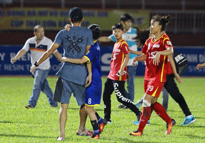 &Aacute;n phạt của VFF: Cầu thủ kh&ocirc;ng phục, giới quản l&yacute; đồng t&igrave;nh - Ảnh 1.