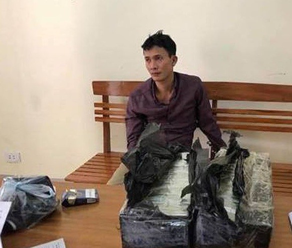 Kiểm tra xe ôtô, phát hiện 30 bánh heroin vận chuyển vào TP HCM