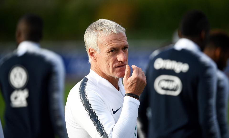 HLV Deschamps bị trò cưng lên án "vô tình"