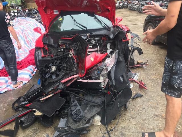 Công an bàn giao siêu xe Ferrari 488 bị tai nạn cho ca sĩ Tuấn Hưng