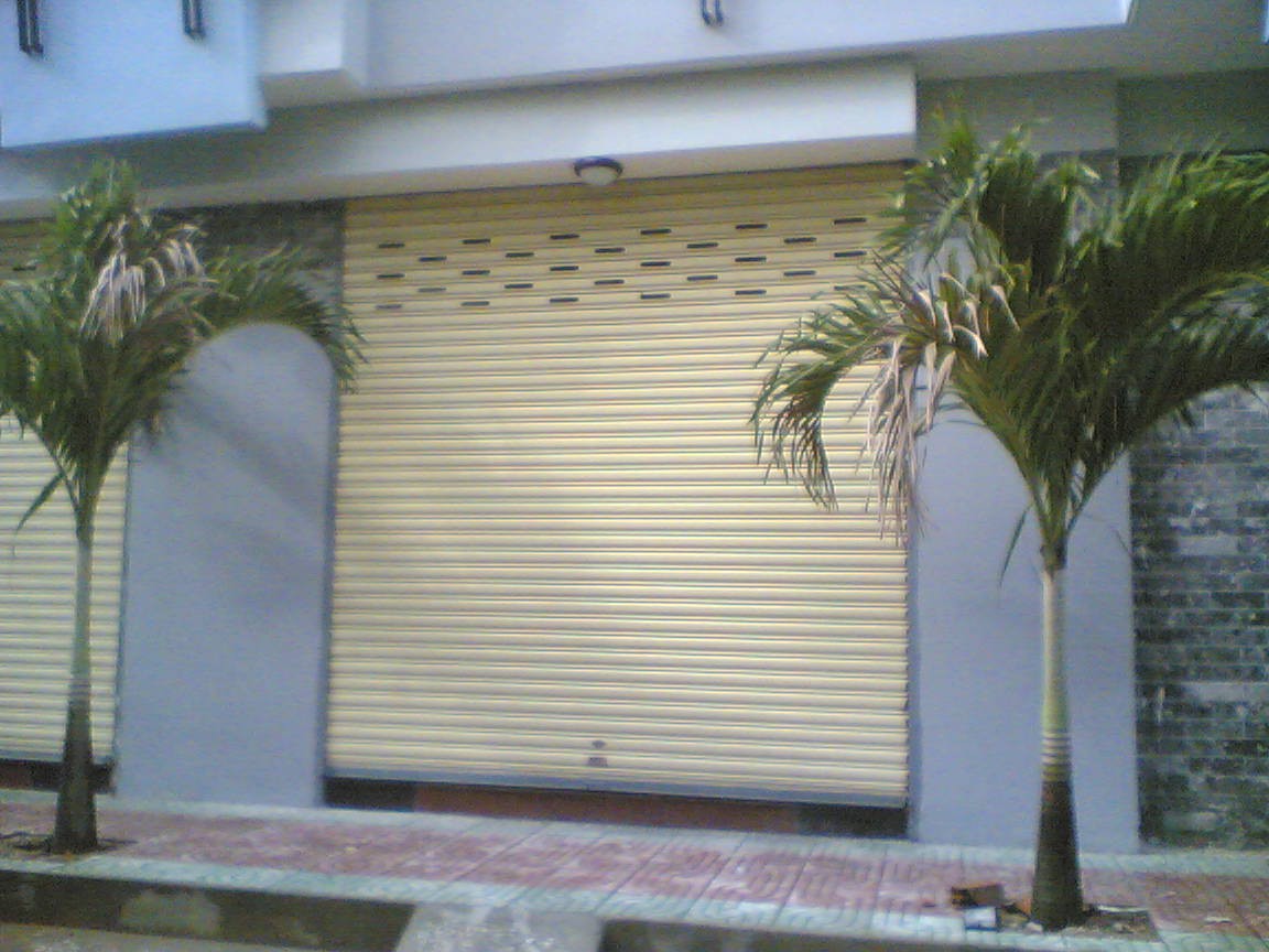 Thận trọng khi mua cửa cuốn - Ảnh 1.