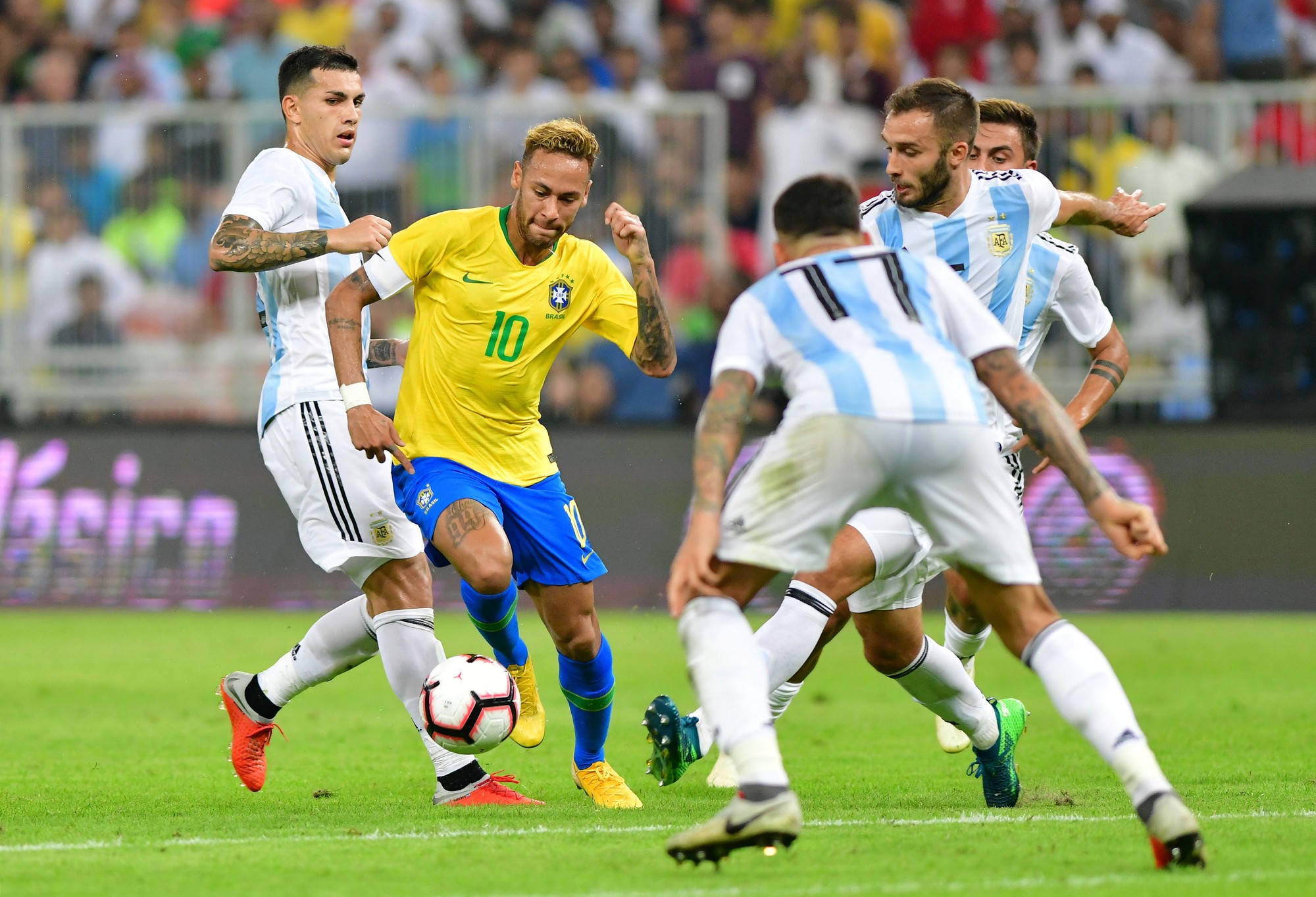 Brazil thắng nghẹt thở Argentina, đoạt c&uacute;p Super Clasico  - Ảnh 3.