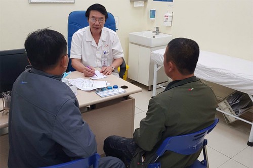 2 &ocirc;ng chồng ở H&agrave; Nội kiệt sức khi vợ đ&ograve;i hỏi cao - Ảnh 1.