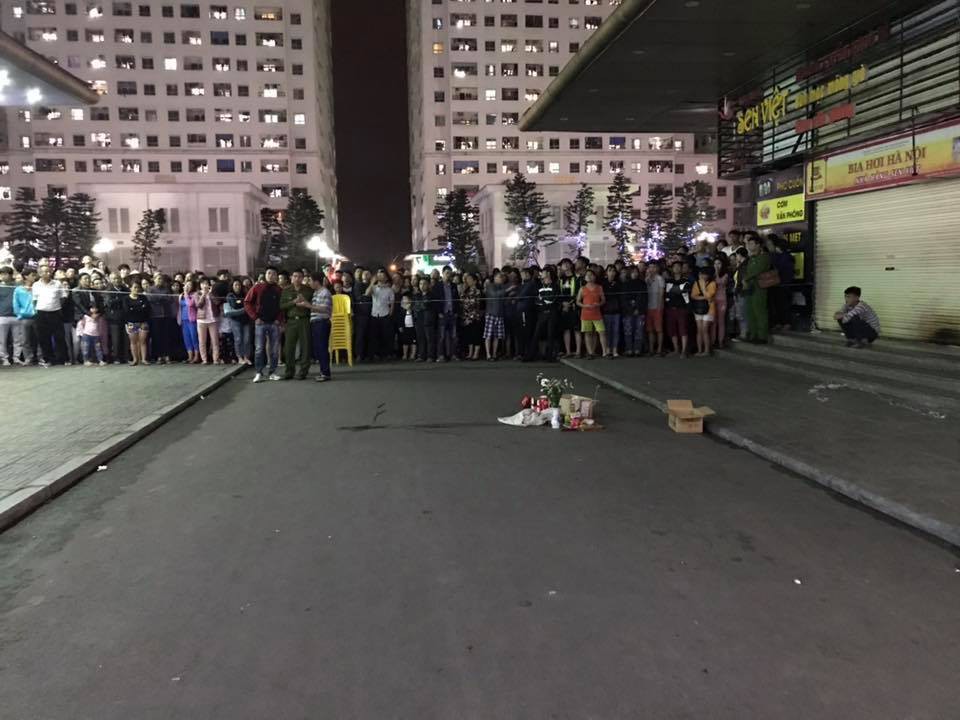 Bé sơ sinh còn nguyên dây rốn rơi xuống từ tòa chung cư ở Linh Đàm