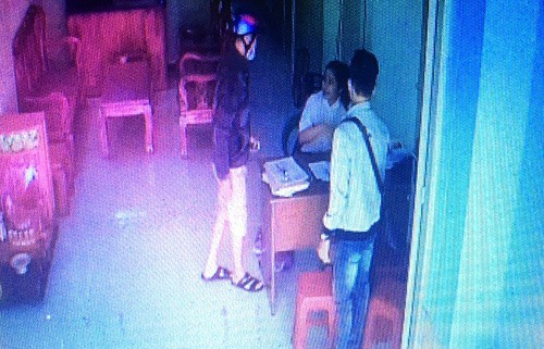 Kh&ocirc;ng lấy được giấy tờ, người xin việc &ldquo;cưỡng đoạt t&agrave;i sản&rdquo; - Ảnh 1.