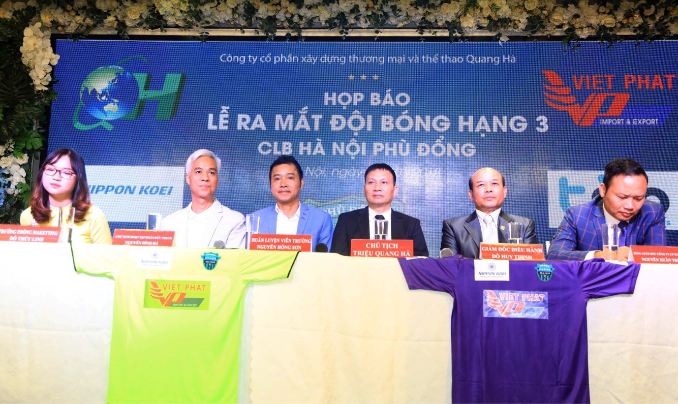 &Ocirc;ng chủ Triệu Quang H&agrave; n&oacute;i l&yacute; do ưu &aacute;i HLV Nguyễn Hồng Sơn - Ảnh 2.